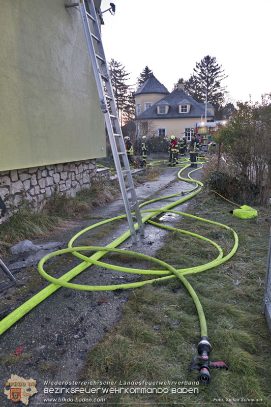 20241201_Mann stirbt bei verehrenden Wohnhausbrand in Landegg Gemeinde Pottendorf N Foto: Stefan Schneider BFKDO BADEN