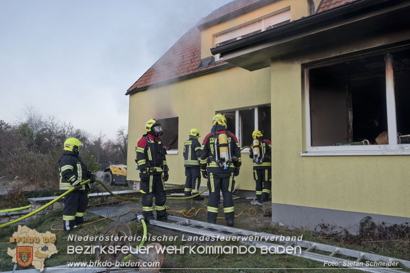 20241201_Mann stirbt bei verehrenden Wohnhausbrand in Landegg Gemeinde Pottendorf N Foto: Stefan Schneider BFKDO BADEN