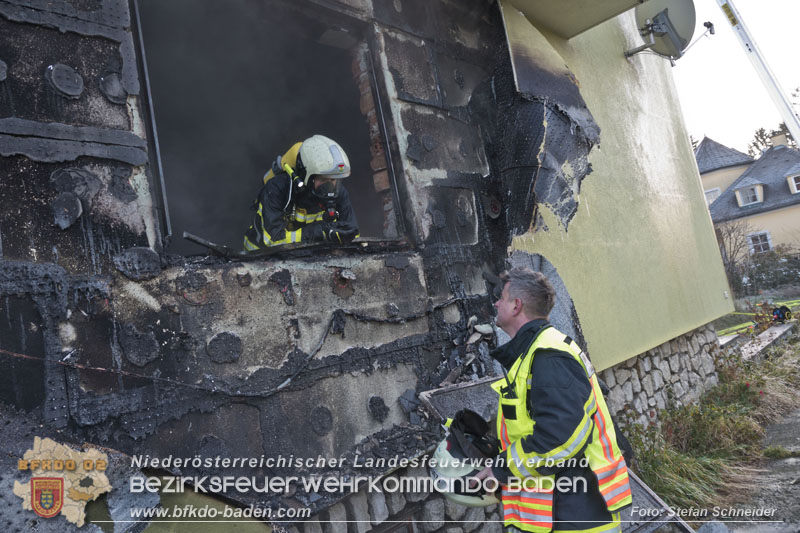 20241201_Mann stirbt bei verehrenden Wohnhausbrand in Landegg Gemeinde Pottendorf N Foto: Stefan Schneider BFKDO BADEN