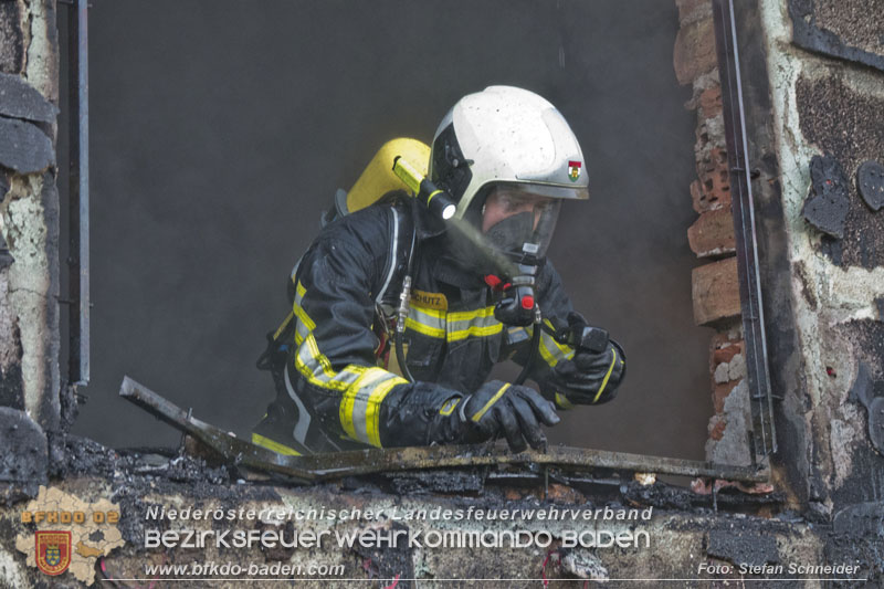 20241201_Mann stirbt bei verehrenden Wohnhausbrand in Landegg Gemeinde Pottendorf N Foto: Stefan Schneider BFKDO BADEN