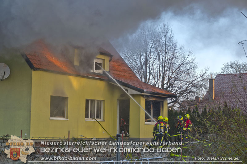 20241201_Mann stirbt bei verehrenden Wohnhausbrand in Landegg Gemeinde Pottendorf N Foto: Stefan Schneider BFKDO BADEN