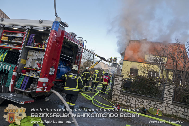 20241201_Mann stirbt bei verehrenden Wohnhausbrand in Landegg Gemeinde Pottendorf N Foto: Stefan Schneider BFKDO BADEN