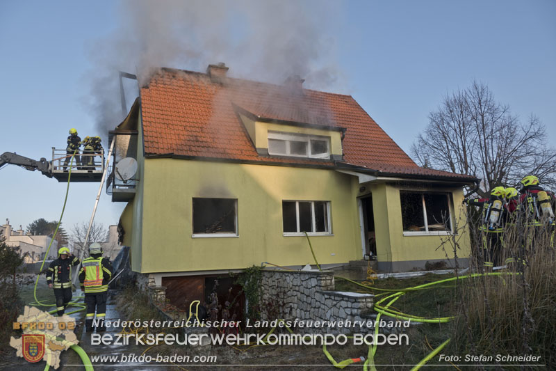 20241201_Mann stirbt bei verehrenden Wohnhausbrand in Landegg Gemeinde Pottendorf N Foto: Stefan Schneider BFKDO BADEN