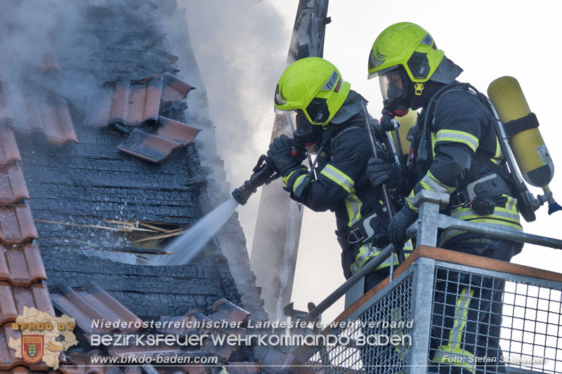 20241201_Mann stirbt bei verehrenden Wohnhausbrand in Landegg Gemeinde Pottendorf N Foto: Stefan Schneider BFKDO BADEN