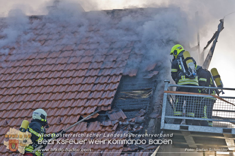 20241201_Mann stirbt bei verehrenden Wohnhausbrand in Landegg Gemeinde Pottendorf N Foto: Stefan Schneider BFKDO BADEN