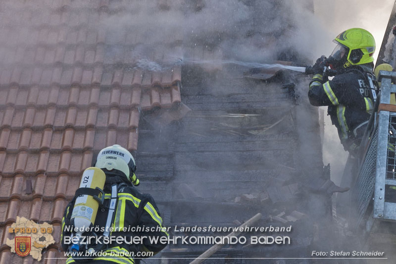 20241201_Mann stirbt bei verehrenden Wohnhausbrand in Landegg Gemeinde Pottendorf N Foto: Stefan Schneider BFKDO BADEN