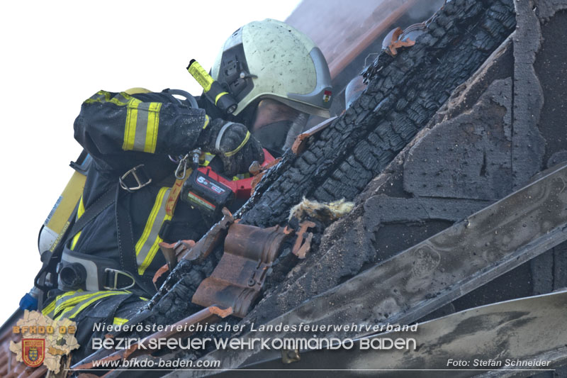 20241201_Mann stirbt bei verehrenden Wohnhausbrand in Landegg Gemeinde Pottendorf N Foto: Stefan Schneider BFKDO BADEN