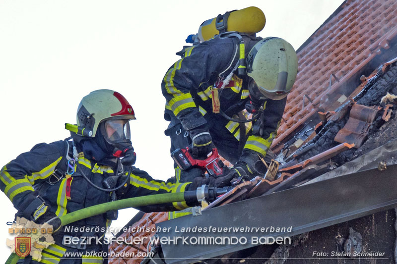 20241201_Mann stirbt bei verehrenden Wohnhausbrand in Landegg Gemeinde Pottendorf N Foto: Stefan Schneider BFKDO BADEN