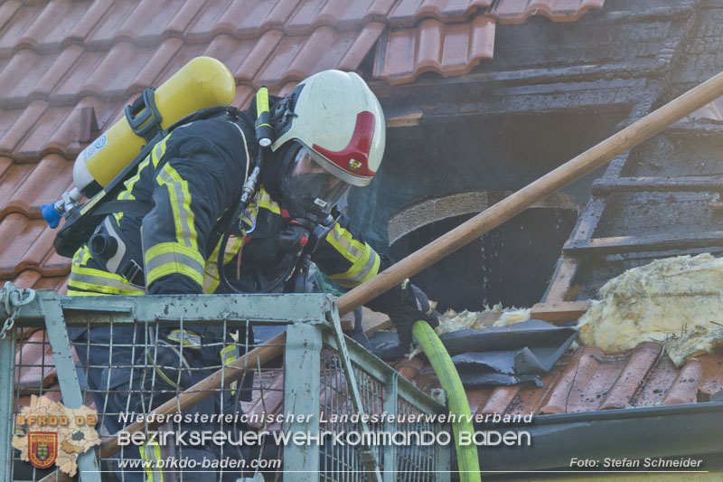 20241201_Mann stirbt bei verehrenden Wohnhausbrand in Landegg Gemeinde Pottendorf N Foto: Stefan Schneider BFKDO BADEN