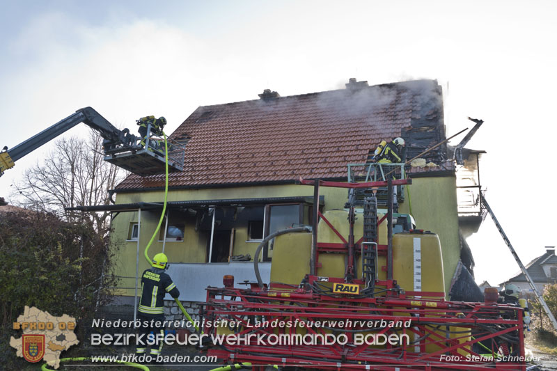 20241201_Mann stirbt bei verehrenden Wohnhausbrand in Landegg Gemeinde Pottendorf N Foto: Stefan Schneider BFKDO BADEN