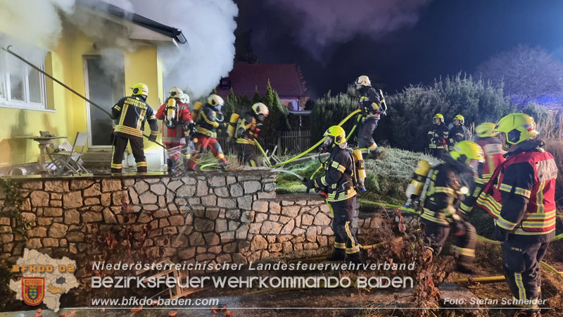 20241201_Mann stirbt bei verehrenden Wohnhausbrand in Landegg Gemeinde Pottendorf N Foto: Stefan Schneider BFKDO BADEN