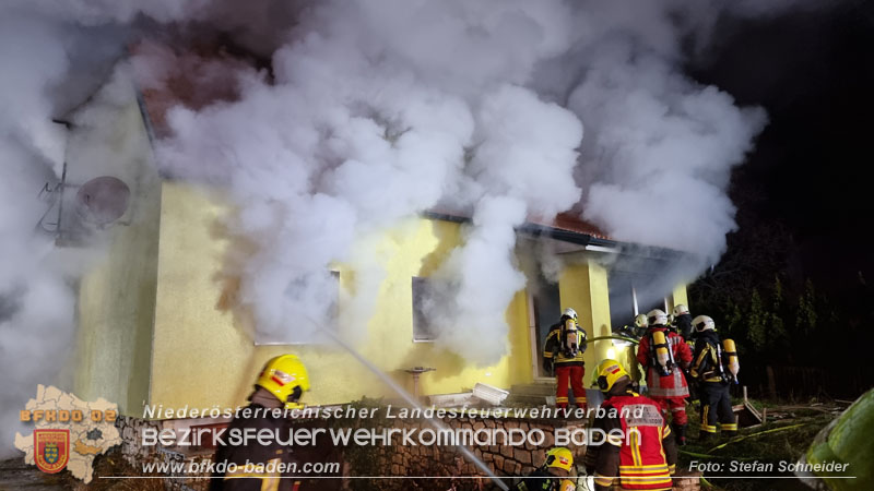 20241201_Mann stirbt bei verehrenden Wohnhausbrand in Landegg Gemeinde Pottendorf N Foto: Stefan Schneider BFKDO BADEN