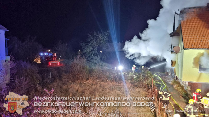 20241201_Mann stirbt bei verehrenden Wohnhausbrand in Landegg Gemeinde Pottendorf N Foto: Stefan Schneider BFKDO BADEN