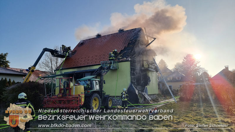 20241201_Mann stirbt bei verehrenden Wohnhausbrand in Landegg Gemeinde Pottendorf N Foto: Stefan Schneider BFKDO BADEN