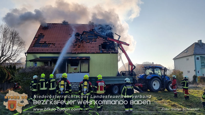 20241201_Mann stirbt bei verehrenden Wohnhausbrand in Landegg Gemeinde Pottendorf N Foto: Stefan Schneider BFKDO BADEN