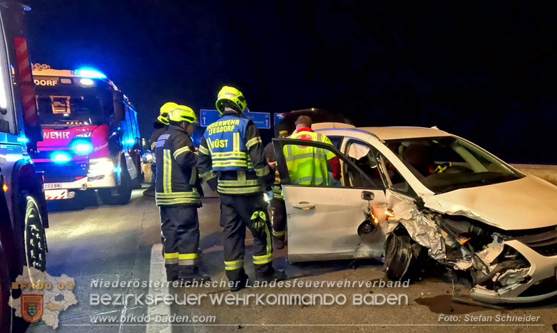 20241219_Personenrettung nach Verkehrsunfall auf der A2 bei Baden Foto: Stefan Schneider BFKDO BADEN 