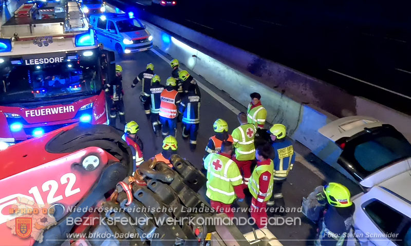 20241219_Personenrettung nach Verkehrsunfall auf der A2 bei Baden Foto: Stefan Schneider BFKDO BADEN 