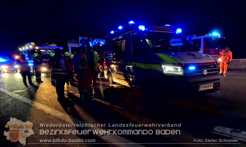 20241219_Personenrettung nach Verkehrsunfall auf der A2 bei Baden Foto: Stefan Schneider BFKDO BADEN 