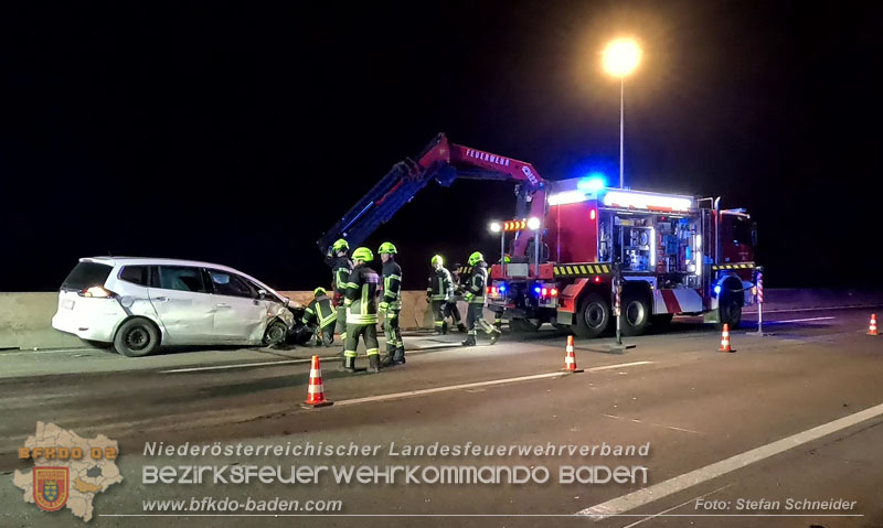 20241219_Personenrettung nach Verkehrsunfall auf der A2 bei Baden Foto: Stefan Schneider BFKDO BADEN 