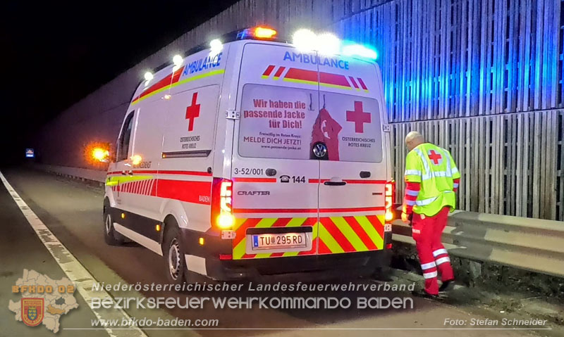 20241219_Personenrettung nach Verkehrsunfall auf der A2 bei Baden Foto: Stefan Schneider BFKDO BADEN 