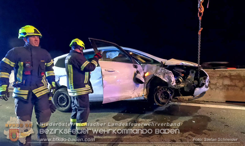 20241219_Personenrettung nach Verkehrsunfall auf der A2 bei Baden Foto: Stefan Schneider BFKDO BADEN 