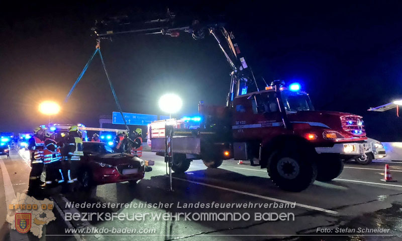 20241219_Personenrettung nach Verkehrsunfall auf der A2 bei Baden Foto: Stefan Schneider BFKDO BADEN 