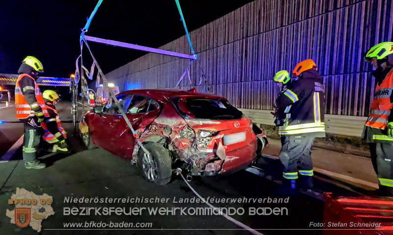 20241219_Personenrettung nach Verkehrsunfall auf der A2 bei Baden Foto: Stefan Schneider BFKDO BADEN 