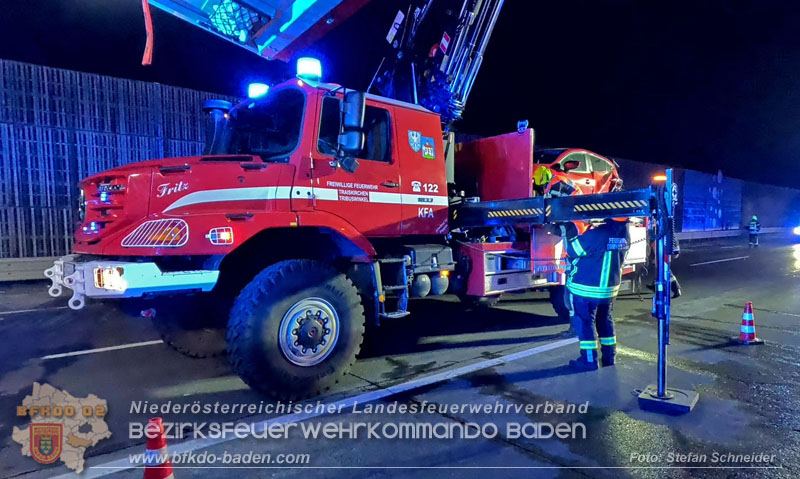 20241219_Personenrettung nach Verkehrsunfall auf der A2 bei Baden Foto: Stefan Schneider BFKDO BADEN 