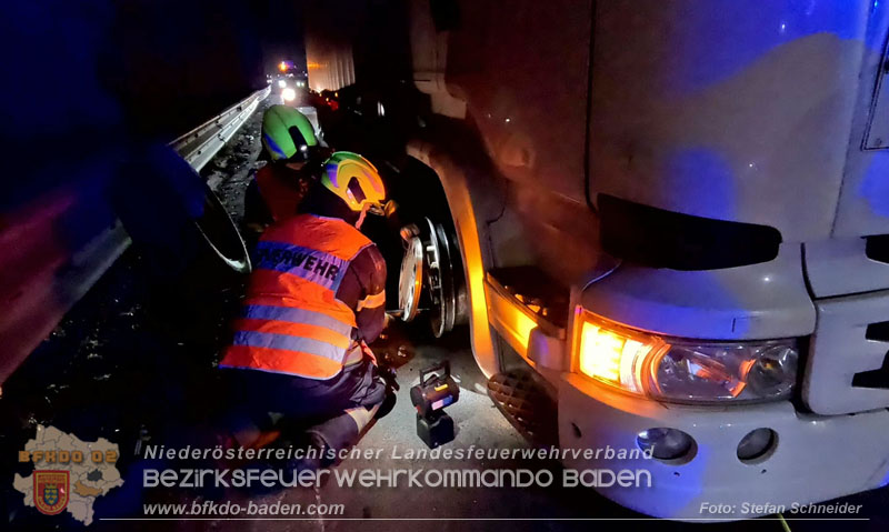 20241219_Personenrettung nach Verkehrsunfall auf der A2 bei Baden Foto: Stefan Schneider BFKDO BADEN 