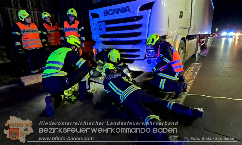 20241219_Personenrettung nach Verkehrsunfall auf der A2 bei Baden Foto: Stefan Schneider BFKDO BADEN 