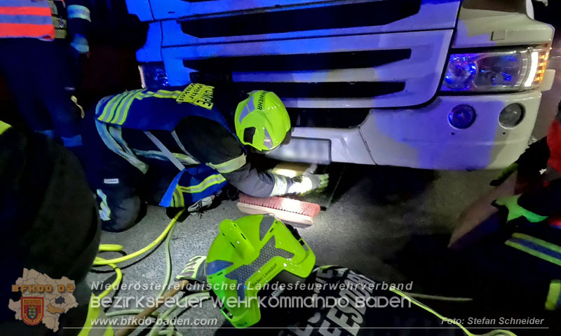 20241219_Personenrettung nach Verkehrsunfall auf der A2 bei Baden Foto: Stefan Schneider BFKDO BADEN 