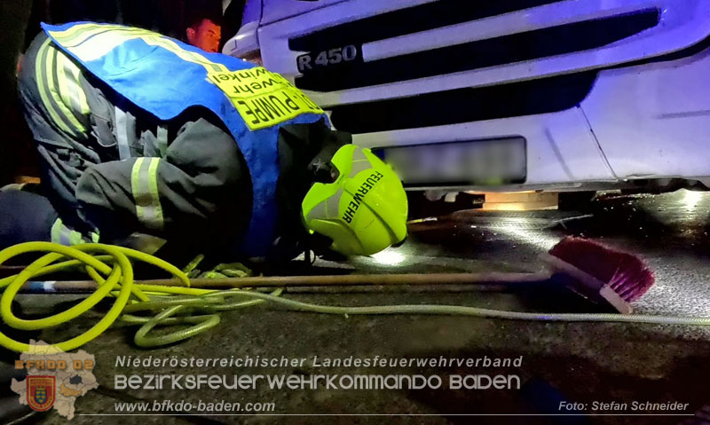 20241219_Personenrettung nach Verkehrsunfall auf der A2 bei Baden Foto: Stefan Schneider BFKDO BADEN 