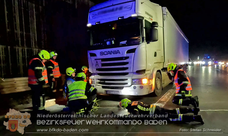 20241219_Personenrettung nach Verkehrsunfall auf der A2 bei Baden Foto: Stefan Schneider BFKDO BADEN 