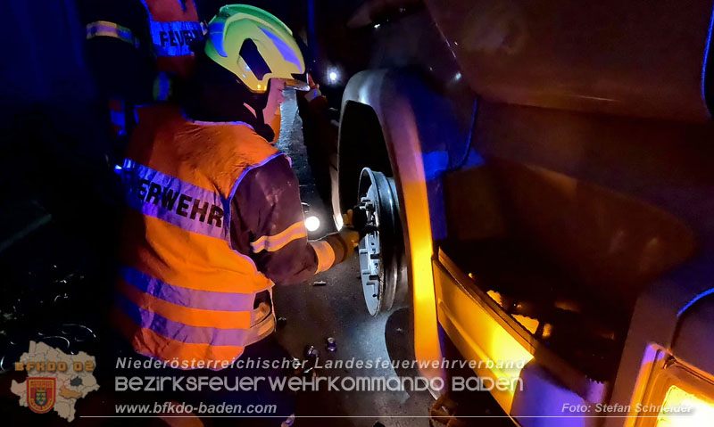 20241219_Personenrettung nach Verkehrsunfall auf der A2 bei Baden Foto: Stefan Schneider BFKDO BADEN 