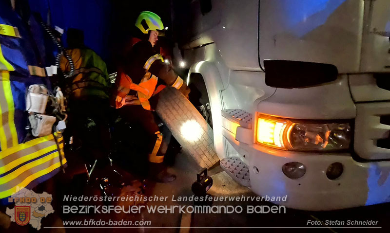 20241219_Personenrettung nach Verkehrsunfall auf der A2 bei Baden Foto: Stefan Schneider BFKDO BADEN 