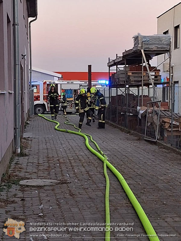 20241228_Stundenlanger Einsatz bei erneutem Silobrand im IZ Tribuswinkel   Foto: FF Tribuswinkel