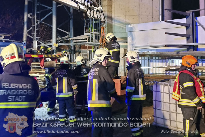 20241228_Stundenlanger Einsatz bei erneutem Silobrand im IZ Tribuswinkel Foto: Stefan Schneider