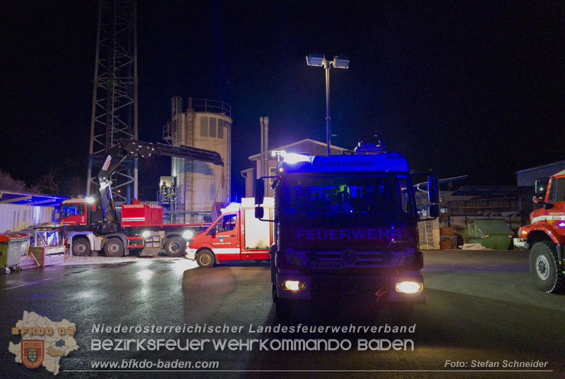 20241228_Stundenlanger Einsatz bei erneutem Silobrand im IZ Tribuswinkel Foto: Stefan Schneider