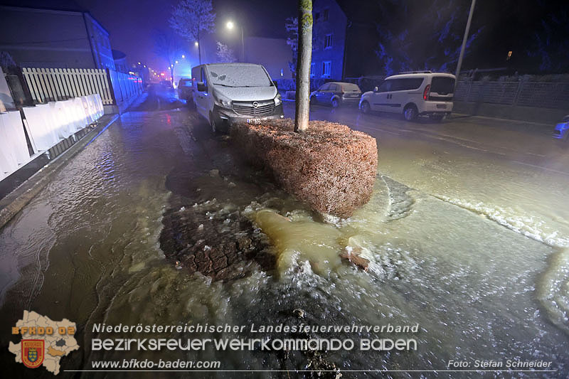 20250101 Rohrbruch einer 200er Hauptwasserleitung in der Stadt Baden  Foto: Stefan Schneider BFKDO BADEN