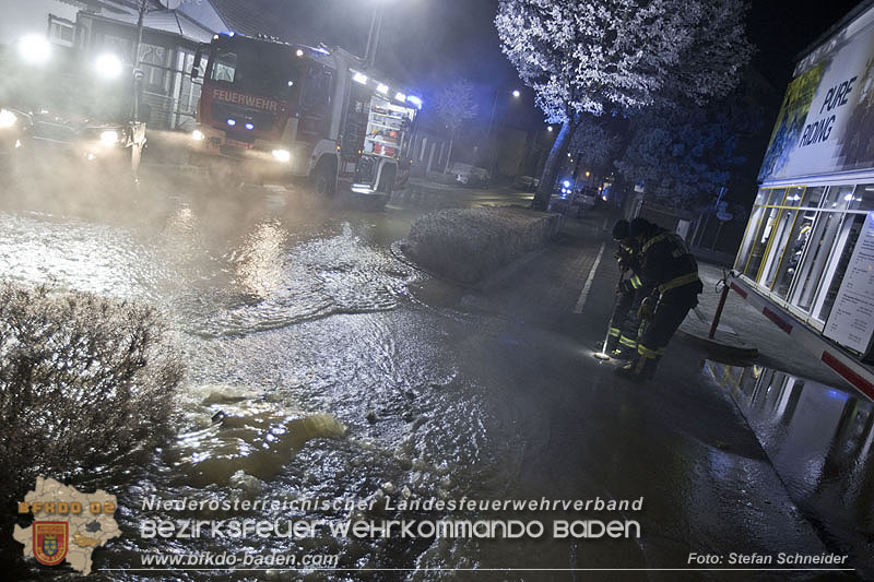 20250101 Rohrbruch einer 200er Hauptwasserleitung in der Stadt Baden  Foto: Stefan Schneider BFKDO BADEN