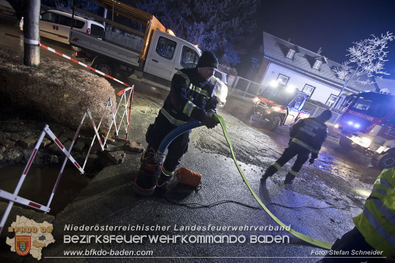 20250101 Rohrbruch einer 200er Hauptwasserleitung in der Stadt Baden  Foto: Stefan Schneider BFKDO BADEN