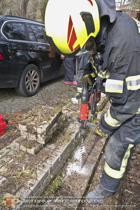 20250310_Feuerwehr befreit Stubentiger Odin" aus unterirdischem Hohlraum in Baden!   Foto: Stefan Schneider FF Baden-Stadt