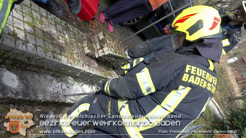 20250310_Feuerwehr befreit Stubentiger Odin" aus unterirdischem Hohlraum in Baden!   Foto: Stefan Schneider FF Baden-Stadt